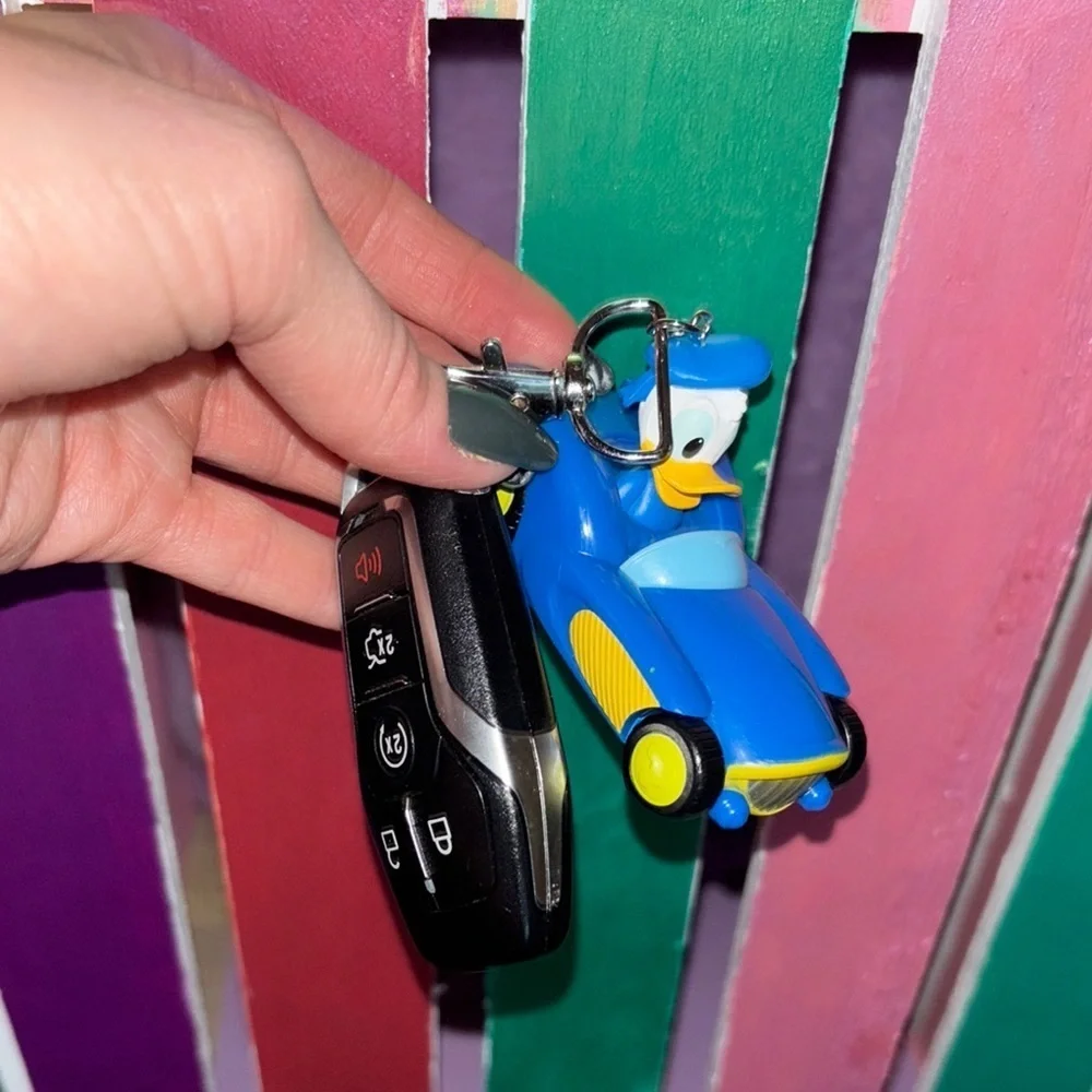 Blue Donald Duck Cartoon Car Keychain Toy